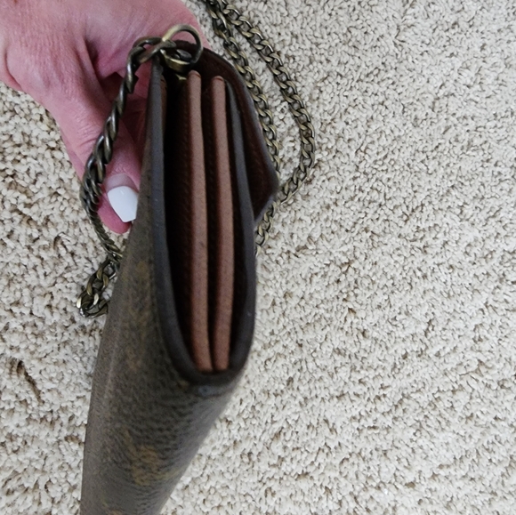 Luis Vuitton Sara Wallet - Picture 9 of 16